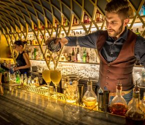 Quanto viene pagato un barman a Londra